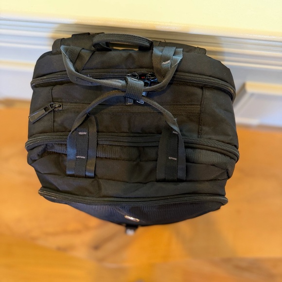 SwissGear 3670 USB ScanSmart Laptop Backpack - Picture 5 of 16